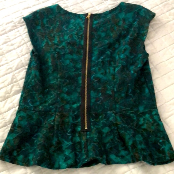 Ann Taylor all Over Lace Peplum Top. - Picture 3 of 3